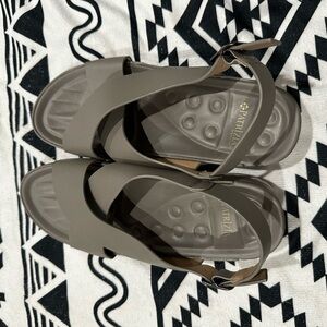 Women's Sandals - Taupe